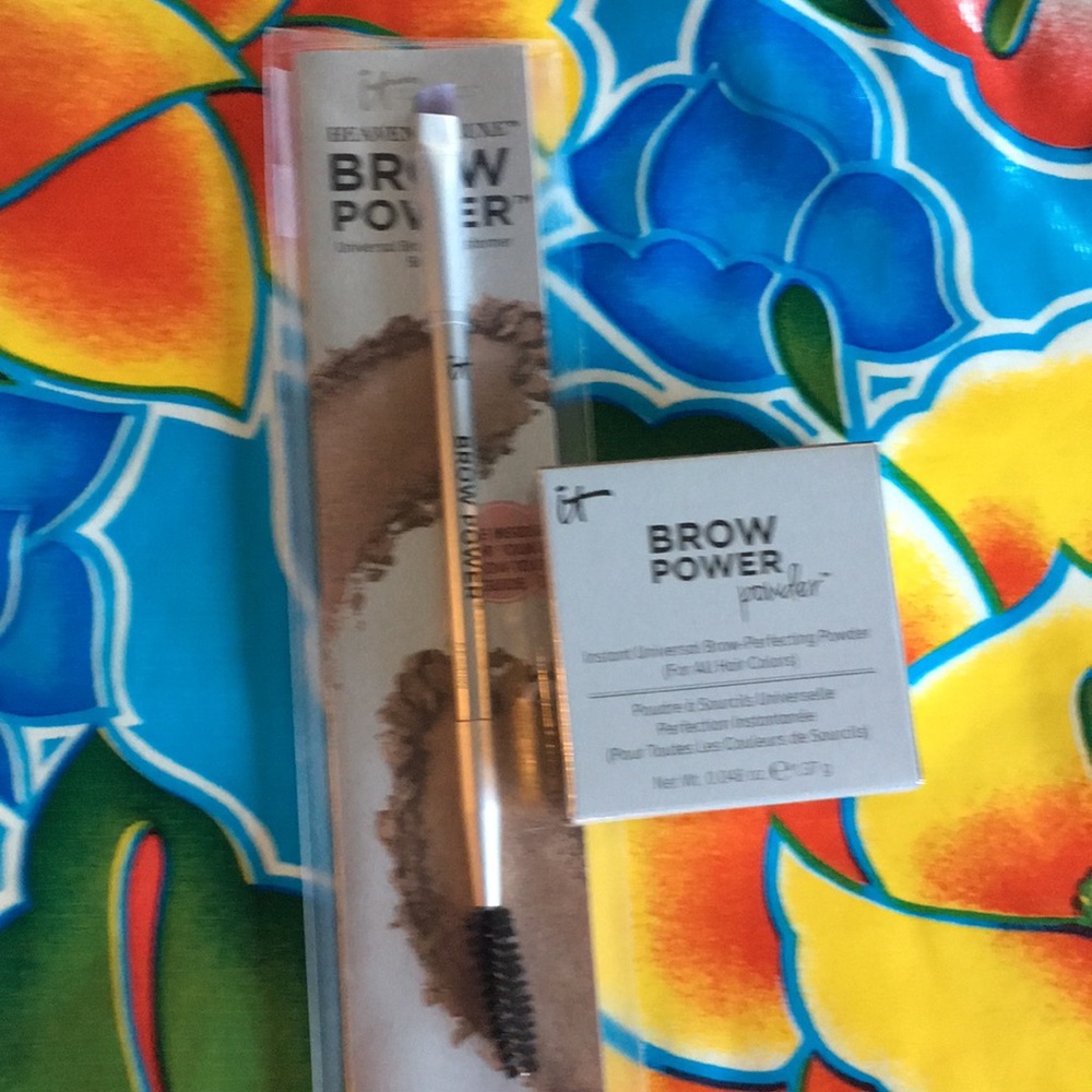New It Cosmetics Brow Power brush and powder